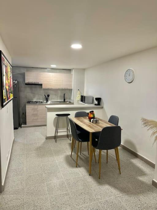 Apartment Nuevo Laureles-estadio 500 Mb Internet Medellin