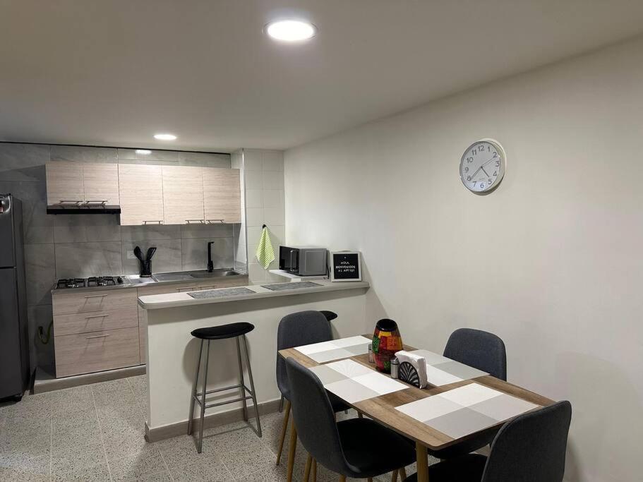 Apartment Nuevo Laureles-estadio 500 Mb Internet Medellin